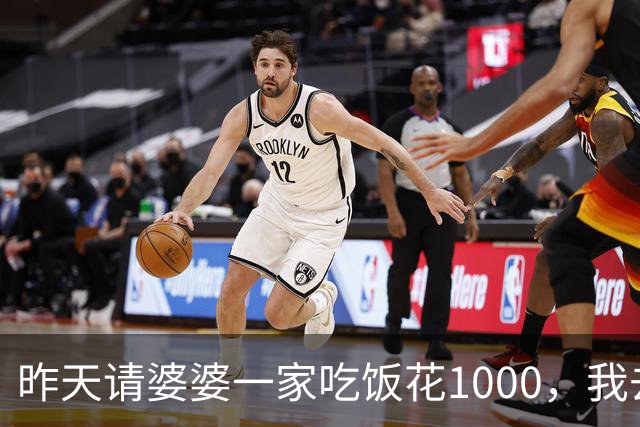 昨天请婆婆一家吃饭花1000，我去结账时店员说：姐,您共消费10000